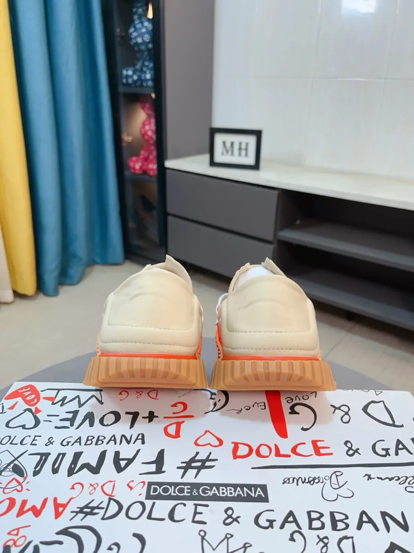 Men's men's shoes💰458🌹🌹New Dolce & Gabbana/DG heavy industry series, new casual fashion shoes👟Simple and elegant style, fashionable and exclusive👑Fashionable and generous. Original breathable cotton + hand-painted craftsmanship, comfortable breathable lining. Exquisite luxury, super A level! Compared with the genuine product at the counter, the version is no worse at all💕Size: 35-46